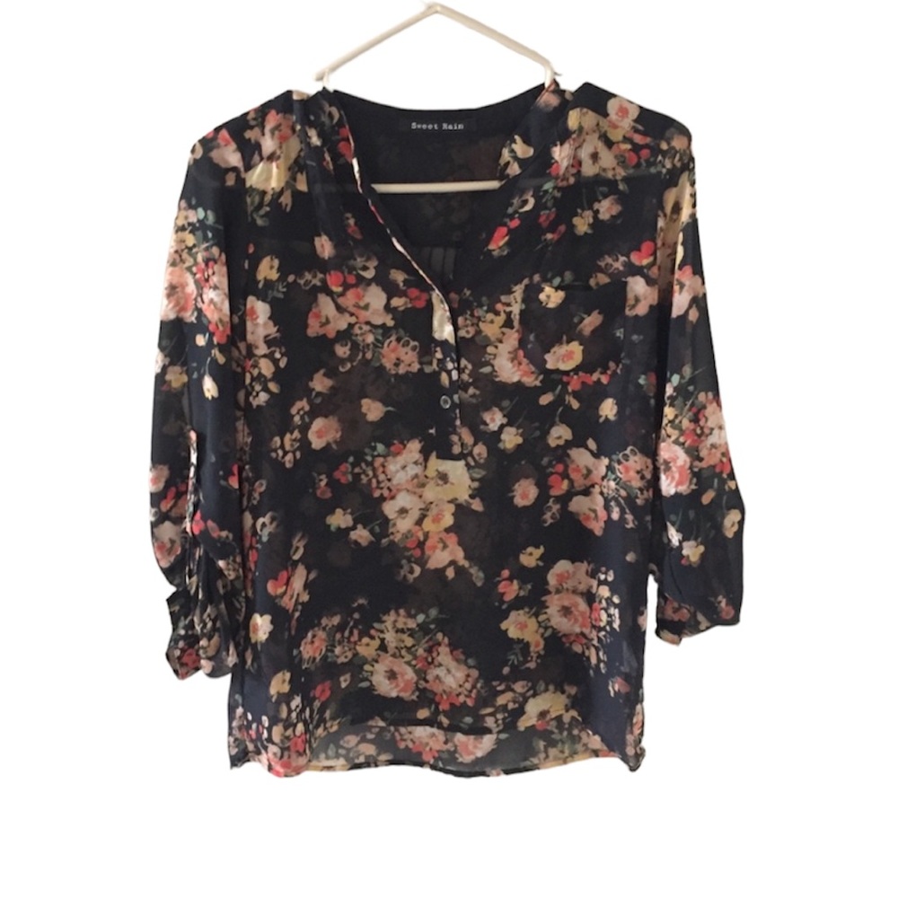 Sheer floral blouse 🌺